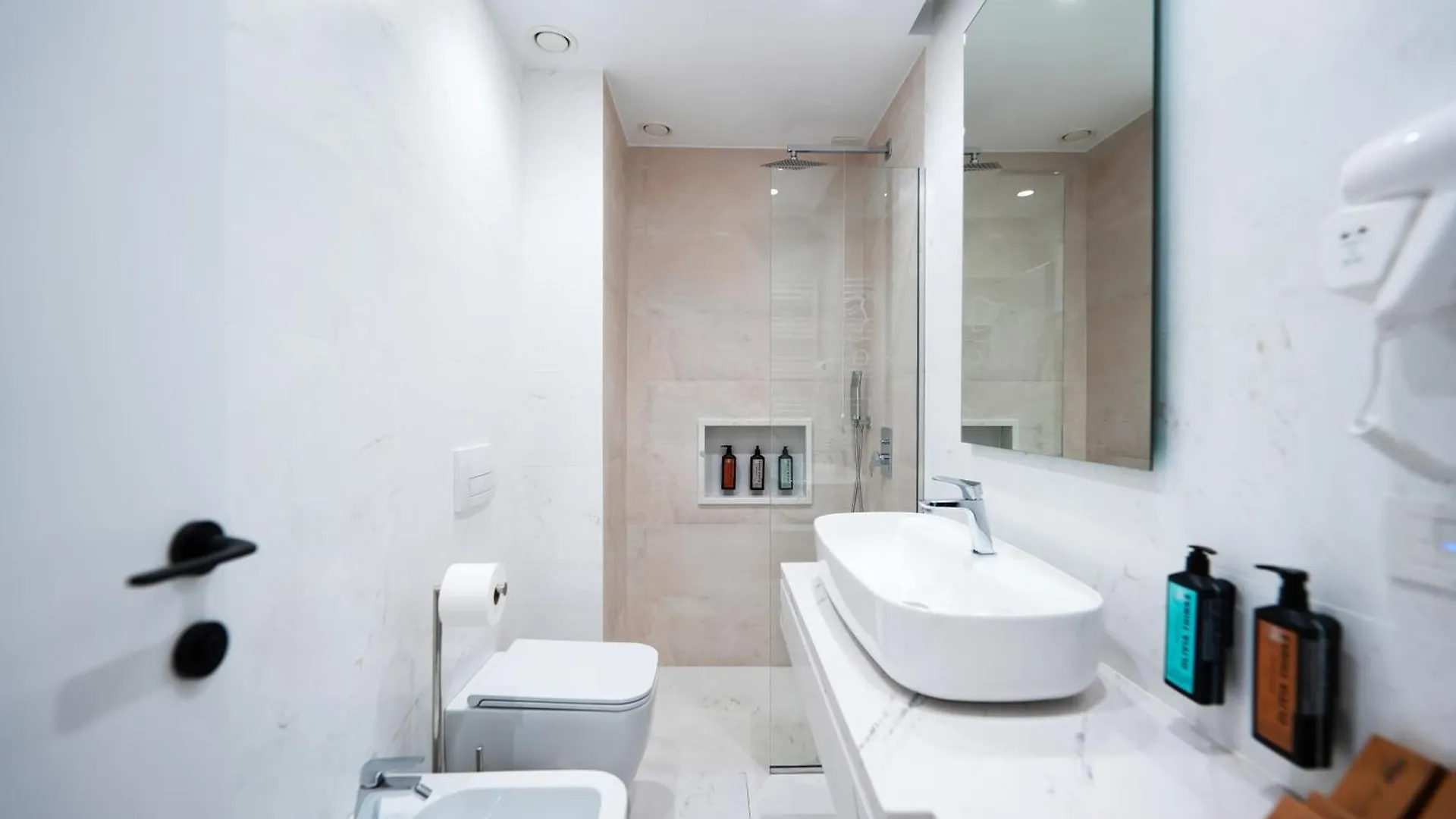 Naos Luxury Hotel Orikum Albanië